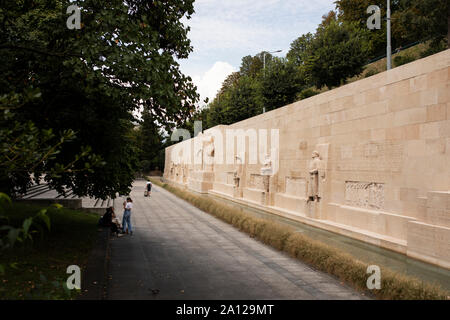 Die Reformation Wand entlang der Promenade des Bastions in Genf, Schweiz, ein Monument der Skulpturen ehrt die Gründer des Protestantismus. Stockfoto