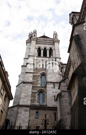 St.-Pierre-Kathedrale, bekannt als die Kirche des Reformation Johannes Calvin, in der Altstadt von Genf, Schweiz. Stockfoto