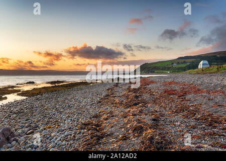 Schönen Sonnenuntergang über Machrie Bay auf der Isle of Arran in Schottland Stockfoto