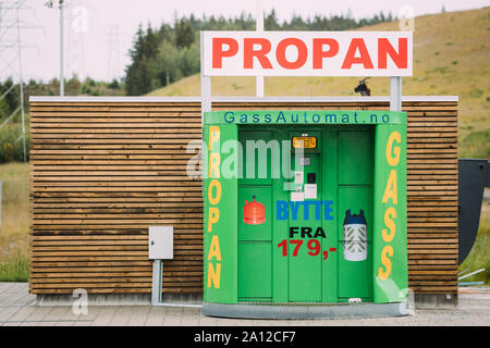 Oslo, Norwegen - 25. Juni 2019: Gas Propan Station mit Panzern. Flüssiges Propan Gas Station. LPG-Station. Stockfoto