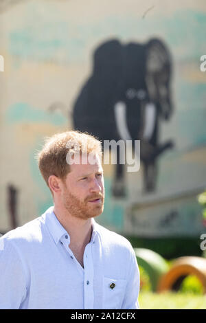 Der Herzog von Sussex bei einem Besuch der Nyanga Township in Kapstadt, Südafrika, am ersten Tag ihrer Tour durch Afrika. PA-Foto. Bild Datum: Montag, September 23, 2019. Siehe PA Geschichte ROYAL Tour. Photo Credit: Dominic Lipinski/PA-Kabel Stockfoto