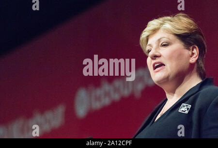 Die jährliche Konferenz der Labour Party 2019, Brighton Centre, Brighton, England, UK. 23. September, 2019. Emily Thornberry MP Schatten Außenminister sprechen für Internationale Angelegenheiten von der Labour Party, jährliche Konferenz 2019 Credit: Alan Beastall/Alamy Leben Nachrichten. Stockfoto