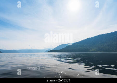 Teletskoye See in Altai Gebirge Stockfoto