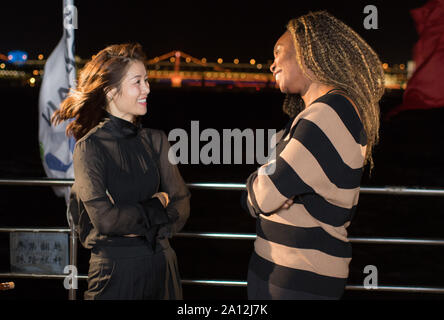 Wuhan, Hubei Provinz Chinas. 23 Sep, 2019. Chinesische zwei Grand-slam-Meister Li Na (L) spricht mit Venus Williams der Vereinigten Staaten die Teilnahme an2019 WTA Wuhan am Yangtse in Wuhan, Zentralchina Provinz Hubei, Sept. 23, 2019. Credit: Xiao Yijiu/Xinhua/Alamy leben Nachrichten Stockfoto