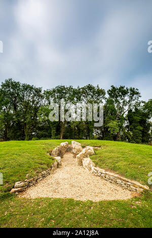 Nympsfield Long Barrow auf der Cotswold Way, England Stockfoto