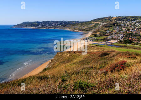 Charmouth Badeort, brüchigen Felsen Schichten, Fossiliensuche, South Coast, fern Wanderweg, Dorset, England, UK, gb Stockfoto