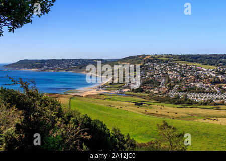 Charmouth Badeort, brüchigen Felsen Schichten, Fossiliensuche, South Coast, fern Wanderweg, Dorset, England, UK, gb Stockfoto