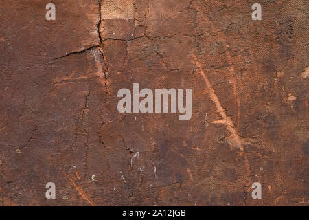 Dunkel Braun Pappe, Sperrholz Hintergrund. Dirty mdf, braun Hartfaserplatte, komprimierte geknackt Spanplatten. Altes Papier, grunge Textur. Stockfoto