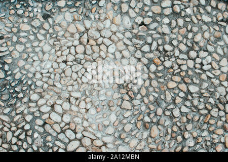 Die Oberfläche der vielen Fluss Steine. Großartig für das Design und die Textur Hintergrund. Abstraktion in der Natur. Stockfoto