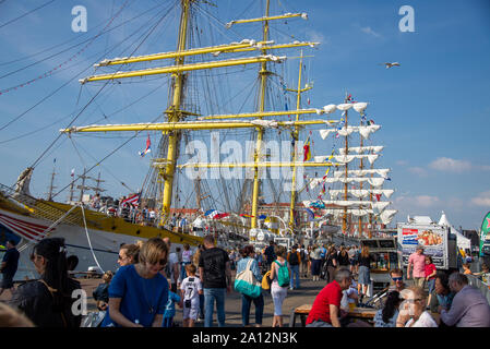Sail 2019 Scheveningen mit hohen Schiffe im Hafen Stockfoto