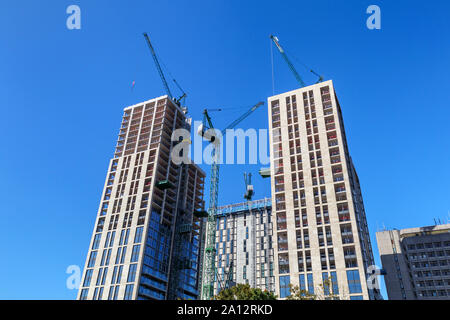 Angesichts der teilweise abgeschlossenen neuen Victoria Square gemischte Nutzung Entwicklung im Stadtzentrum von Woking, Surrey, Südosten, England, Grossbritannien Stockfoto