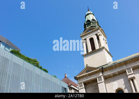 Kathedrale der Verklärung des Herrn, Serbisch-orthodoxe Kathedrale. Kroatische Kirche Glockenturm. Zagreb, Kroatien, Europa EU. Kopierbereich, blauer Himmel Stockfoto