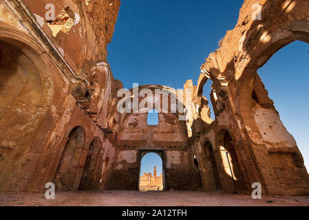 Nacht Szene von Belchite Stadt Ruinen, während des spanischen Bürgerkriegs, Saragossa, Spanien zerstört. Stockfoto