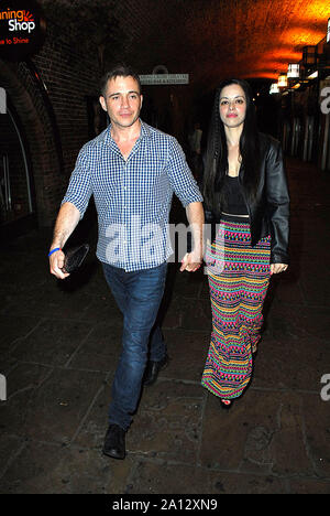 Tina Barrett und Paul Cashmore im S Club 7 besuchen Dusty Springfield die Musical Premiere im Charing Cross Theatre. Quelle: PatPhoto/Alamy News Stockfoto