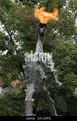 Smok Wawelski, Krakau Drachen, Skulptur von Bronislaw Chromy, Polen Stockfoto