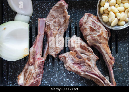 Koreanisches gegrilltes Lamm Fleisch Lammkoteletts mit Knoblauch Stockfoto