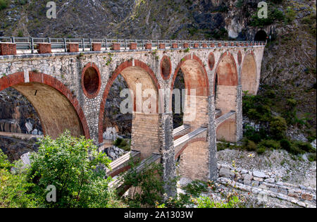 Die antike Straße Marmor in Carrara zu transportieren, im Detail eines der genannten Ponti di Vara Stockfoto