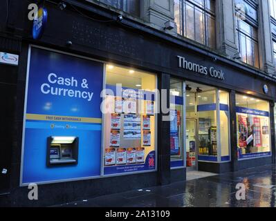 Allgemeine Ansicht eines Reisebüros Thomas Cook Shop in Glasgow, Schottland, Dezember 2011. Stockfoto