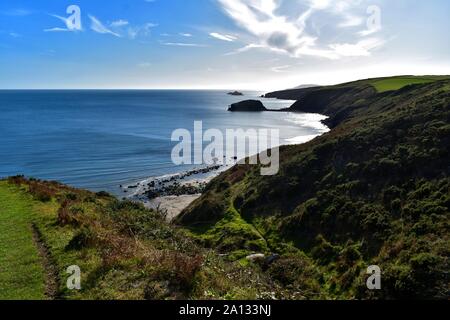 Porth Ysgo Strand in Richtung Maen Gwenonwy. Stockfoto