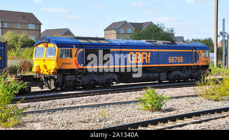 GB Railfreight Class 66 Diesel Lokomotive Köpfe eine northbound Fracht durch Peterborough, Cambridgeshire, England Stockfoto