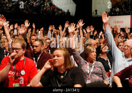 Brighton, UK. 23 Sep, 2019. Delegierte Abstimmung über die Haltung der Partei der Arbeit auf Brexit während der jährlichen Konferenz der Labour Party 2019 in Brighton, UK. Montag, September 22, 2019. Foto Credit: Lukas MacGregor/Alamy leben Nachrichten Stockfoto