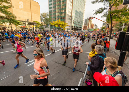 Montreal, Kanada - 22 September 2019: Läufer und Teilnehmer an den Start des Marathon Stockfoto