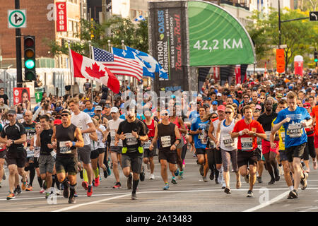 Montreal, Kanada - 22 September 2019: Läufer und Teilnehmer an den Start des Marathon Stockfoto