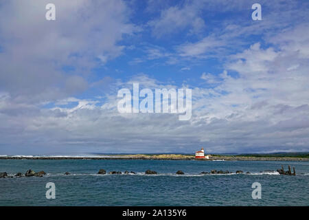 Eine Ansicht der Coquille Fluss Leuchtturm auf der Coquille River Jetty in Bandon, Oregon, auf der Oregon pazifische Küste. Stockfoto