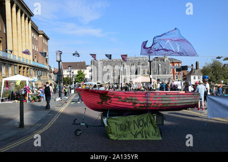Autofreier Tag Norwich Großbritannien Sonntag, den 22. September 2019. Aussterben Rebellion geschlossen aus St. Peter Straße gegenüber der City Hall für den Tag Stockfoto
