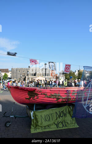 Autofreier Tag Norwich Großbritannien Sonntag, den 22. September 2019. Aussterben Rebellion geschlossen aus St. Peter Straße gegenüber der City Hall für den Tag Stockfoto