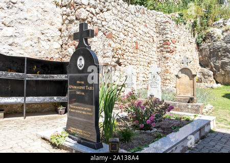 VITOVNICA, Serbien - 11. AUGUST 2019: Das Grab von Elder Thaddeus (Strabulovich) Der Vitovnica Vitovnica im Kloster, Sumadija und westlichen Serbien Stockfoto