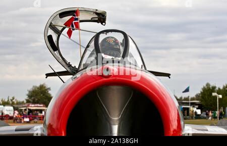 Norwegian Air Force historische Squadron Mikoyan-Gurevich MiG-15 UTI mit einem neuen Farbschema an der Schlacht von Großbritannien 2019 Airshow am IWM, Duxford Stockfoto