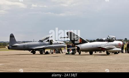 Canadair CT-133 Silver Star & MIG-15 der norwegischen Luftwaffe historischen Geschwaders in der Schlacht um England 2019 Airshow am IWM Duxford Stockfoto