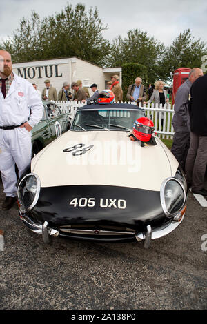 1961 Jaguar E-Type von Sam Hancock & Ludovic Lindsay in der kinrara Trophy Rennen auf dem Goodwood Revival 13. Sept 2019 in Chichester, England angetrieben. Stockfoto