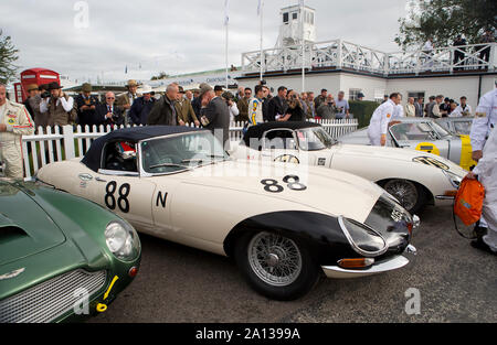 1961 Jaguar E-Type von Sam Hancock & Ludovic Lindsay in der kinrara Trophy Rennen auf dem Goodwood Revival 13. Sept 2019 in Chichester, England angetrieben. Stockfoto