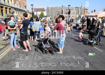 Autofreier Tag Norwich Großbritannien Sonntag, den 22. September 2019. Aussterben Rebellion geschlossen aus St. Peter Straße gegenüber der City Hall für den Tag Stockfoto