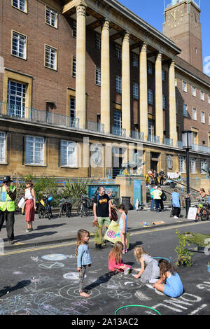 Autofreier Tag Norwich Großbritannien Sonntag, den 22. September 2019. Aussterben Rebellion geschlossen aus St. Peter Straße gegenüber der City Hall für den Tag Stockfoto
