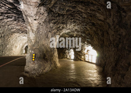 Der Tunnel, Galerien, unter Felsüberhang entlang marble Canyons, Schlucken Grotte (Yanzikou), Taroko Nationalpark, Hualien, Taiwan Stockfoto