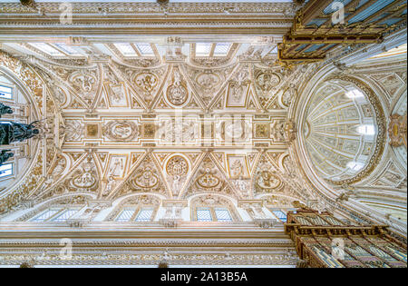 Verziert vault im Chor der Kathedrale Mezquita von Cordoba. Andalusien, Spanien. Stockfoto