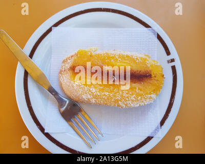 Blick von oben auf die portugiesischen Kuchen Namens "Pata de Veado' Stockfoto