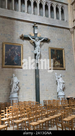 Dijon, Burgund/Frankreich - 27 August, 2019: Blick auf Jesus am Kreuz in der Kathedrale von Dijon Stockfoto