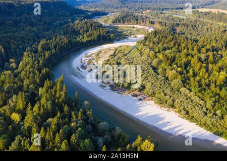 Isar zwischen Schaftlarn und Strasslach-Dingharting, Luftaufnahme, Oberbayern, Bayern, Deutschland Stockfoto