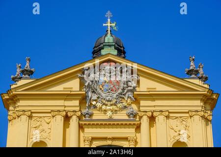 Allianz Wappen im Giebel, Theatiner Kirche, Altstadt, München, Oberbayern, Bayern, Deutschland Stockfoto