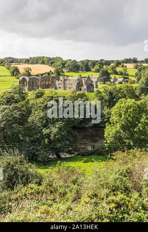 Egglestone Ruinen der Abtei des 12. Jahrhunderts Prämonstratenser-abtei am Ufer des Flusses zweigt in der Nähe von Bowes, Großbritannien Stockfoto