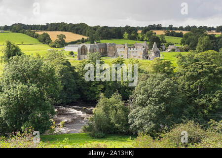 Egglestone Ruinen der Abtei des 12. Jahrhunderts Prämonstratenser-abtei am Ufer des Flusses zweigt in der Nähe von Bowes, Großbritannien Stockfoto