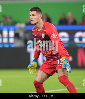 Wolfsburg, Deutschland. 23 Sep, 2019. Fussball: Bundesliga, Spieltag 5: VfL Wolfsburg - 1899 Hoffenheim in der Volkswagen Arena. Wolfsburg Torwart Pavao Pervan ist im Ziel. Credit: Peter Steffen/dpa - WICHTIGER HINWEIS: In Übereinstimmung mit den Anforderungen der DFL Deutsche Fußball Liga oder der DFB Deutscher Fußball-Bund ist es untersagt, zu verwenden oder verwendet Fotos im Stadion und/oder das Spiel in Form von Bildern und/oder Videos - wie Foto Sequenzen getroffen haben./dpa/Alamy leben Nachrichten Stockfoto