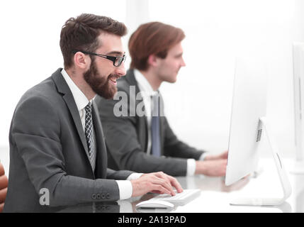Die Mitarbeiter der Firma in der Entwicklung von Software arbeiten Stockfoto