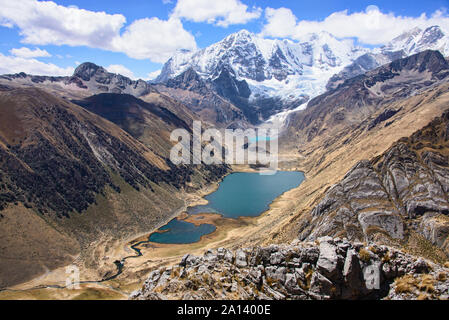 Laguna Jahuacocha und Yerupajá Vista in der Cordillera Huayhuash, Ancash, Peru Stockfoto