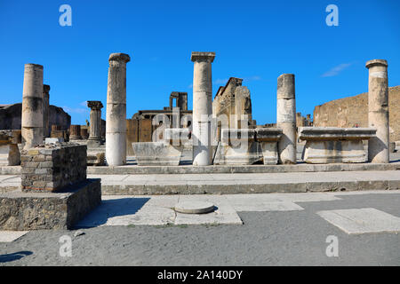 Ruiniert Säulen in die alte römische Stadt Pompeji, Italien Stockfoto