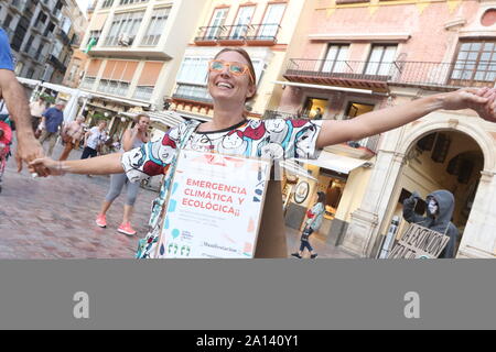 September 23, 2019: 23-9-2019 (Malaga) ein cachalote von Kunststoffabfällen ist das Bild für die Woche der Mobilisierung für das Klima, von dem Malaga Allianz organisiert für das Klima Not zu suchen, Bewusstsein in Malaga Gesellschaft steigern und sich des Problems der unser Planet Erde auf Klima und ökologischen Wandel. Credit: Lorenzo Carnero/ZUMA Draht/Alamy leben Nachrichten Stockfoto